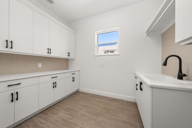 832 BLUE SHELL LOOP, Sarasota, FL 34240