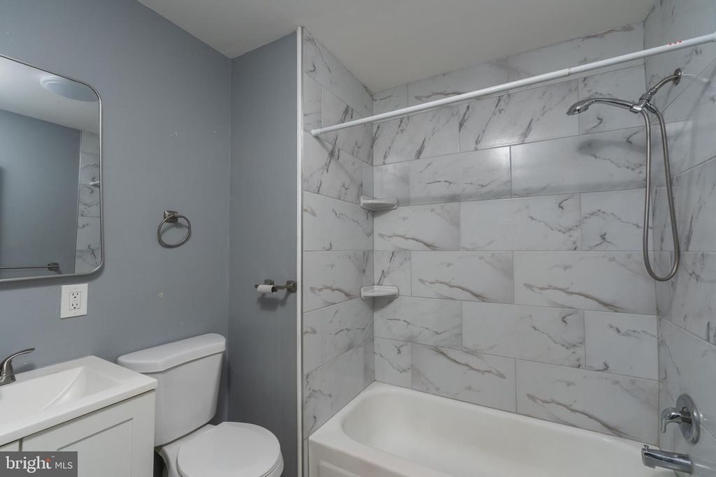Image 9 of property listing at 2646 LAURETTA AVE, Baltimore, MD 21223