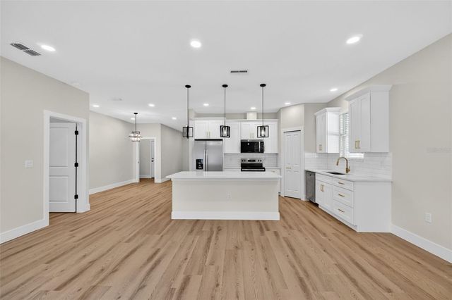 19326 CENTER STREET, Brooksville, FL 34601