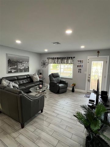 9328 FOREST HILLS, Tampa, FL 33612