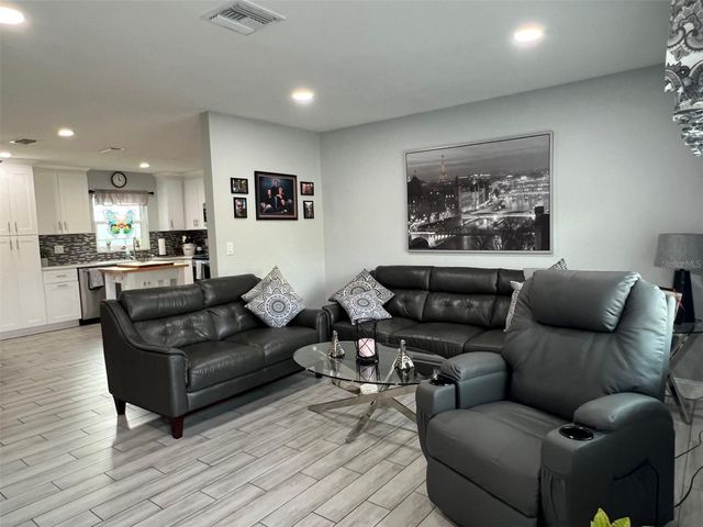 9328 FOREST HILLS, Tampa, FL 33612