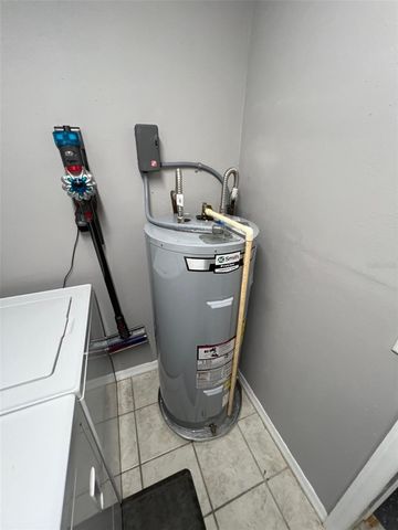 9328 FOREST HILLS, Tampa, FL 33612