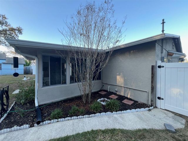 9328 FOREST HILLS, Tampa, FL 33612