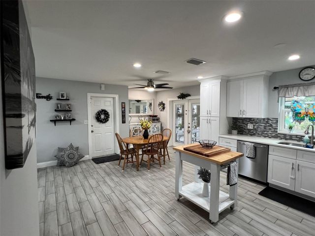 9328 FOREST HILLS, Tampa, FL 33612