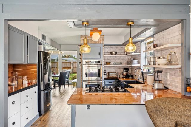 16203 Longvale Drive, Houston, TX 77059