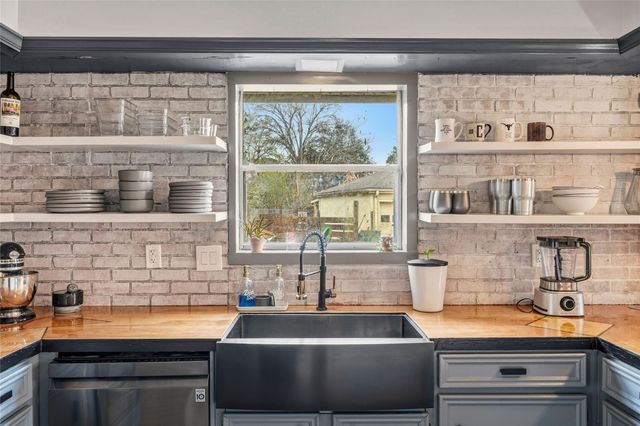 16203 Longvale Drive, Houston, TX 77059