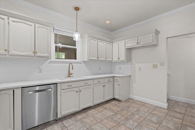 104 Midlothian Court W, Aiken, SC 29803