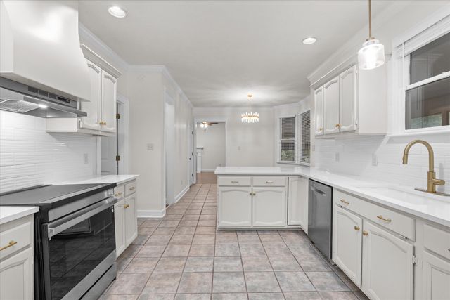 104 Midlothian Court W, Aiken, SC 29803