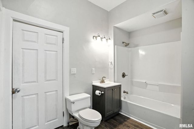 325 KIRKWOOD Boulevard, Davenport, IA 52803