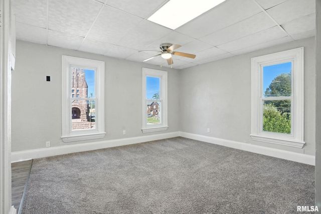 325 KIRKWOOD Boulevard, Davenport, IA 52803