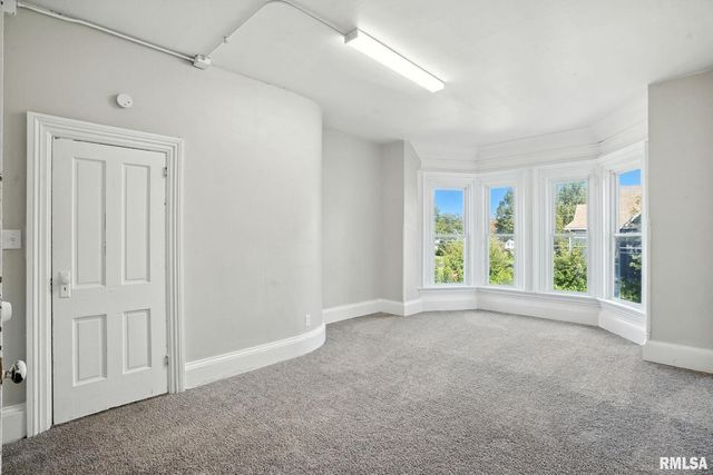 325 KIRKWOOD Boulevard, Davenport, IA 52803