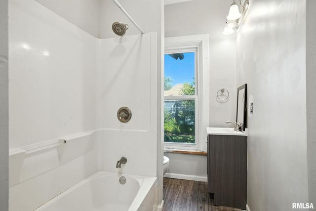 325 KIRKWOOD Boulevard, Davenport, IA 52803