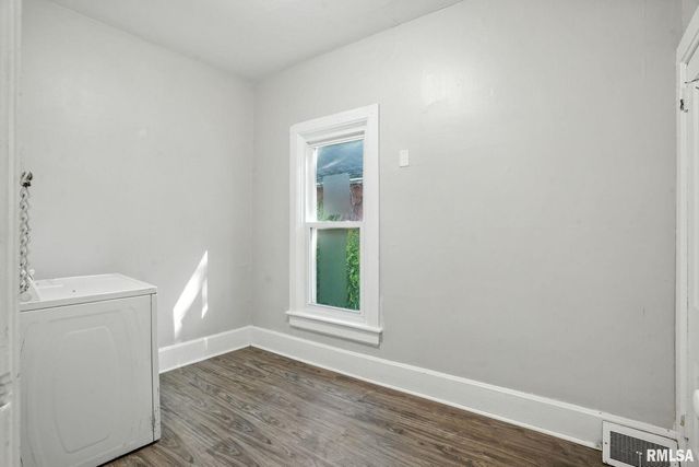 325 KIRKWOOD Boulevard, Davenport, IA 52803