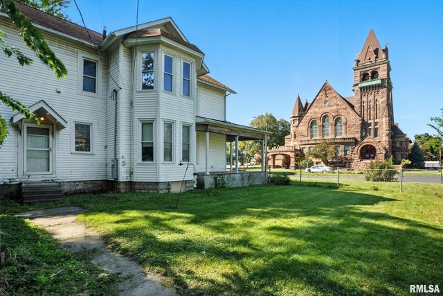 325 KIRKWOOD Boulevard, Davenport, IA 52803