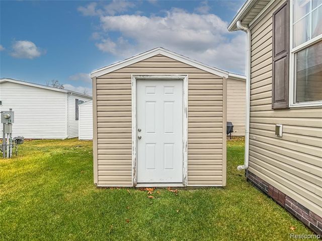 6267 Imperial Dr., Fenton, MI 48430