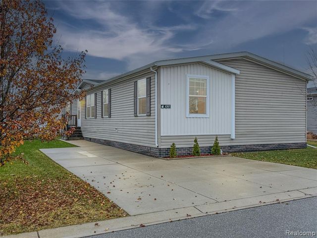 6267 Imperial Dr., Fenton, MI 48430