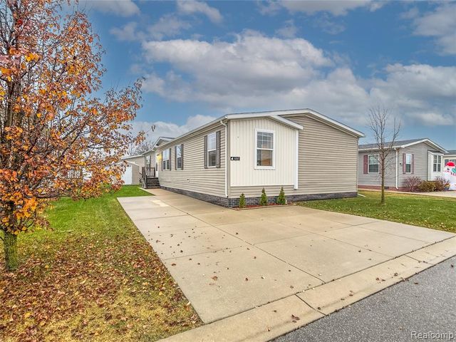 6267 Imperial Dr., Fenton, MI 48430