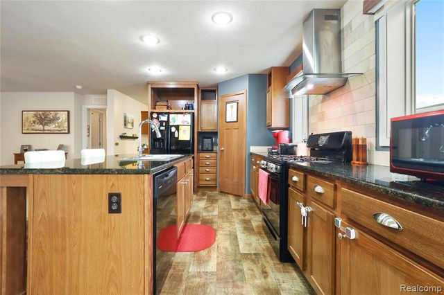 6267 Imperial Dr., Fenton, MI 48430