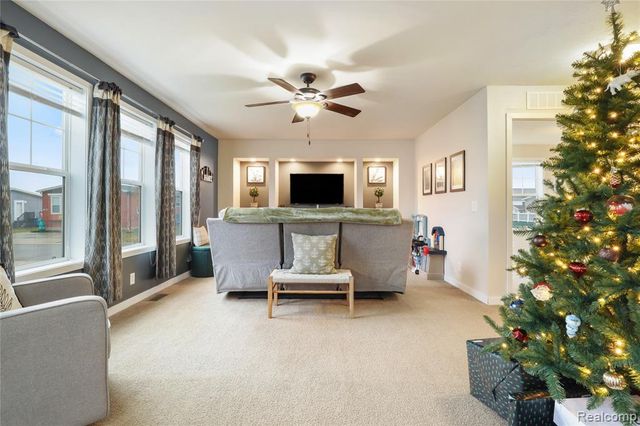 6267 Imperial Dr., Fenton, MI 48430