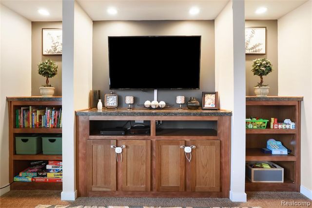 6267 Imperial Dr., Fenton, MI 48430