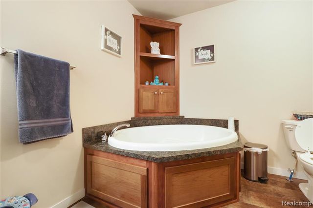 6267 Imperial Dr., Fenton, MI 48430