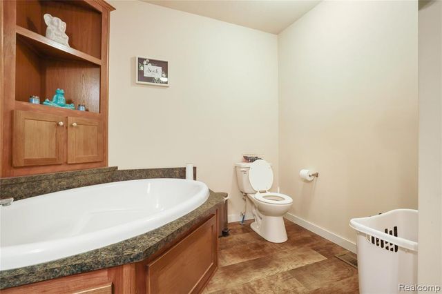 6267 Imperial Dr., Fenton, MI 48430