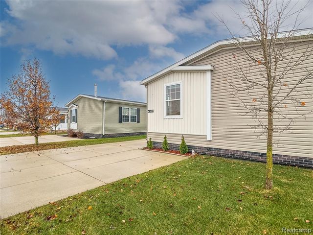 6267 Imperial Dr., Fenton, MI 48430