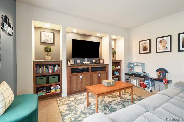 6267 Imperial Dr., Fenton, MI 48430