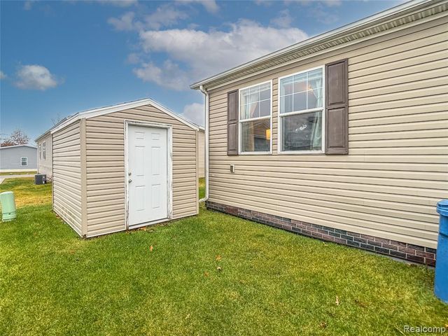 6267 Imperial Dr., Fenton, MI 48430