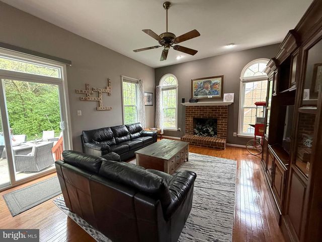 10004 MANOR PL, Fairfax, VA 22032