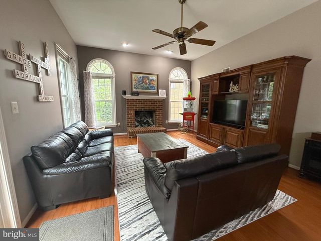 10004 MANOR PL, Fairfax, VA 22032