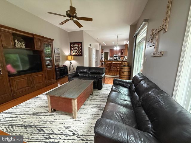 10004 MANOR PL, Fairfax, VA 22032