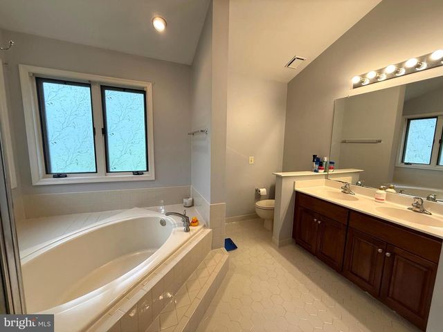 10004 MANOR PL, Fairfax, VA 22032