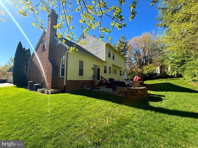 10004 MANOR PL, Fairfax, VA 22032
