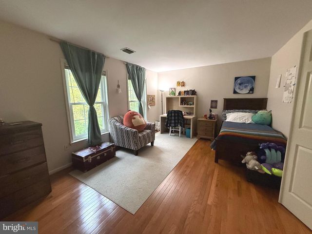 10004 MANOR PL, Fairfax, VA 22032