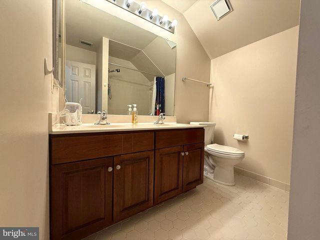 10004 MANOR PL, Fairfax, VA 22032