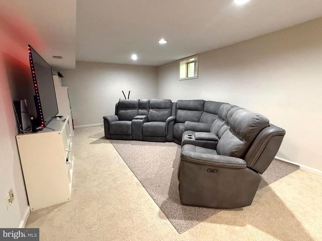 10004 MANOR PL, Fairfax, VA 22032