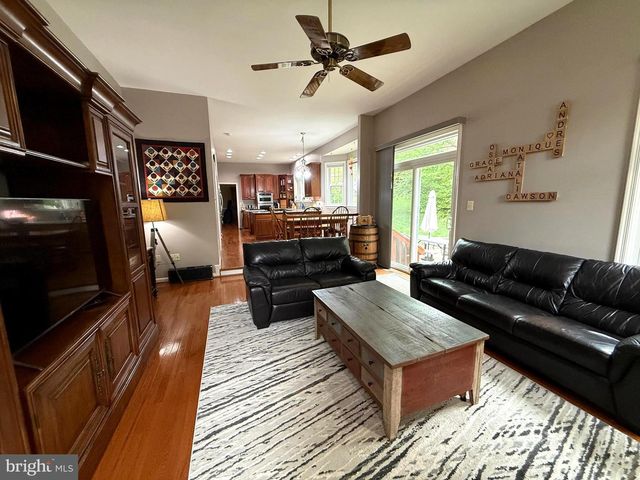 10004 MANOR PL, Fairfax, VA 22032
