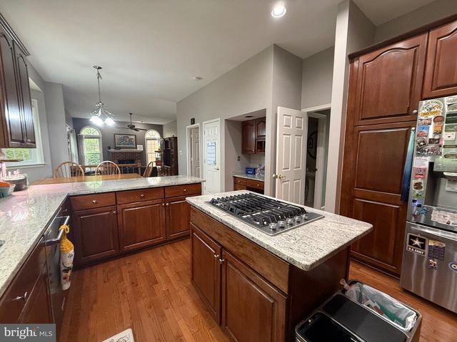10004 MANOR PL, Fairfax, VA 22032