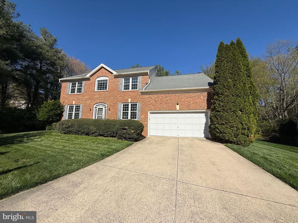 10004 MANOR PL, Fairfax, VA 22032