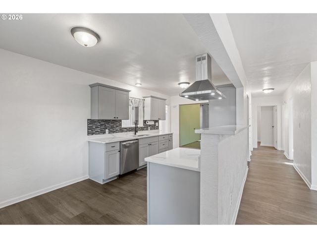 169 W HAZEL St, Roseburg, OR 97471