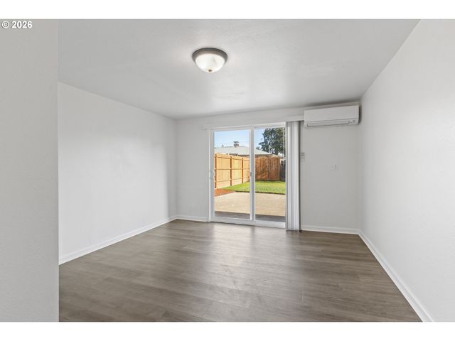 169 W HAZEL St, Roseburg, OR 97471