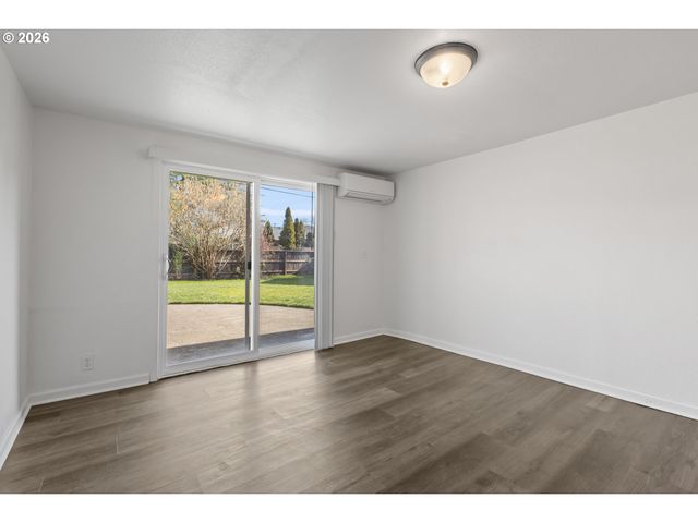 169 W HAZEL St, Roseburg, OR 97471