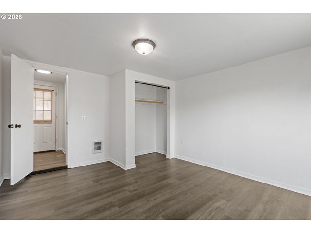 169 W HAZEL St, Roseburg, OR 97471