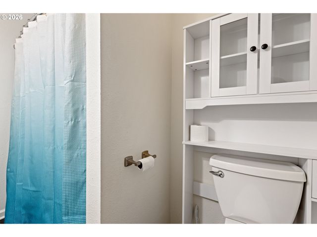 169 W HAZEL St, Roseburg, OR 97471