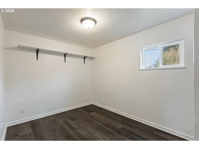 169 W HAZEL St, Roseburg, OR 97471