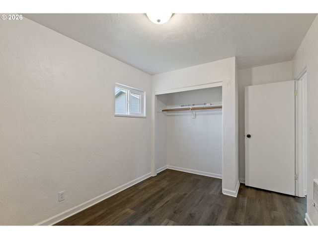 169 W HAZEL St, Roseburg, OR 97471