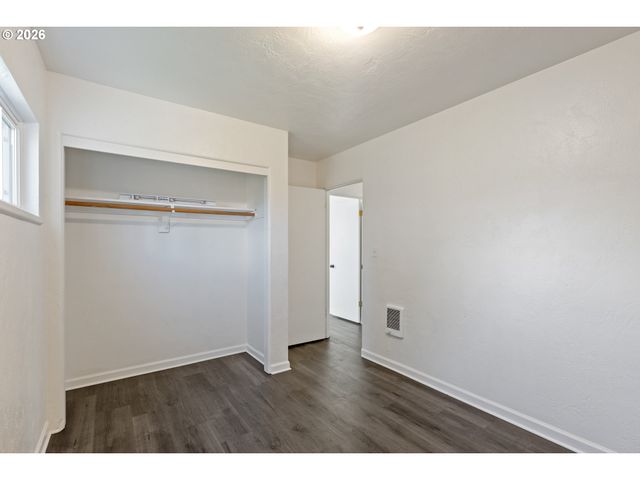 169 W HAZEL St, Roseburg, OR 97471