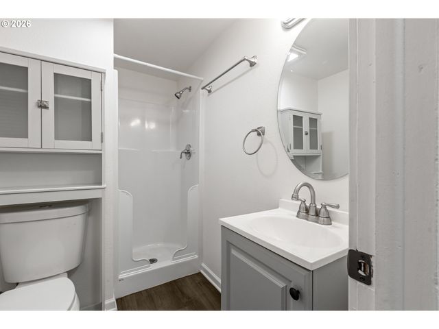 169 W HAZEL St, Roseburg, OR 97471