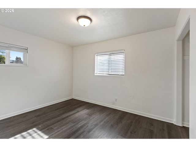 169 W HAZEL St, Roseburg, OR 97471